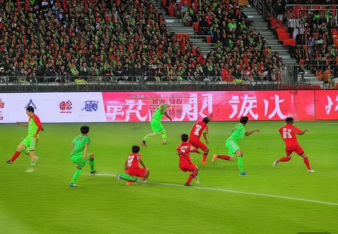 2017中超焦点战：国安建业激战正酣，2-1险胜展现顽强斗志